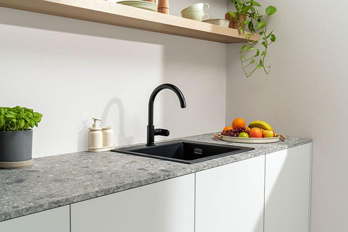 hansgrohe Vernis Blend M35 210 k&oslash;kkenarmatur m/ svingtud - Mat sort