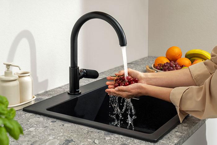 hansgrohe Vernis Blend M35 210 k&oslash;kkenarmatur m/ svingtud - Mat sort